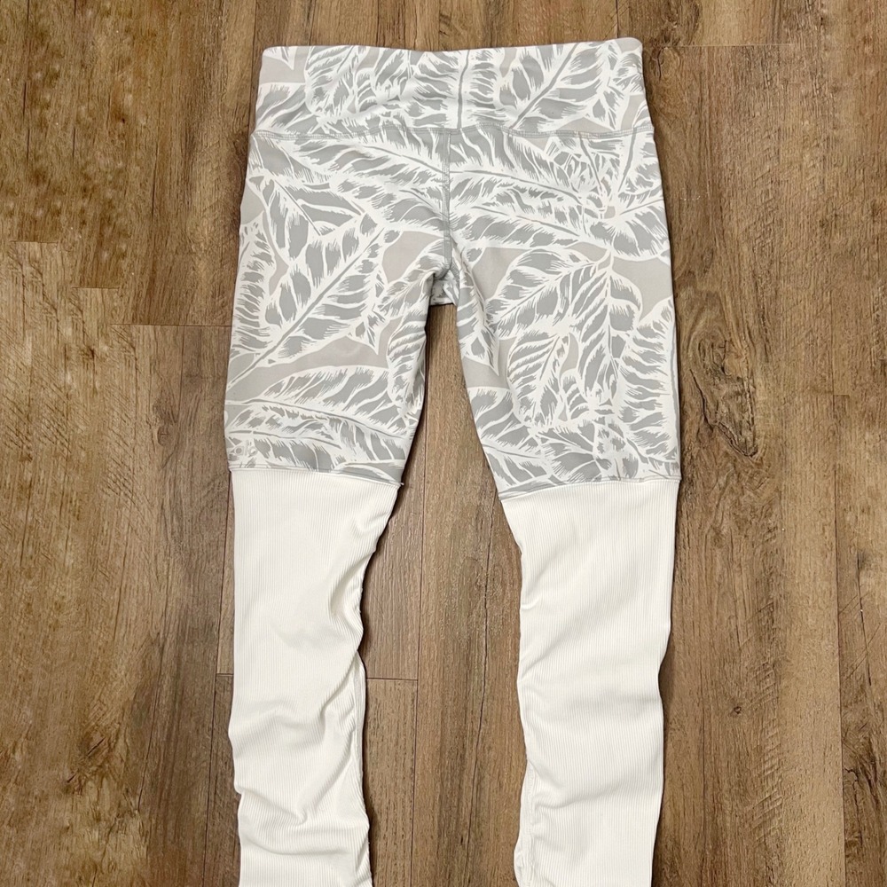Alo Yoga Goddess Ribbed Leggings White Leaf Print Long Leggings Size M - Picture 8 of 12